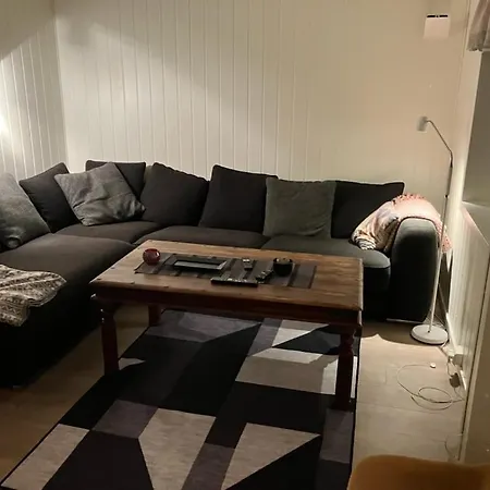 Semesterbostad Lyngen Brygge Aroybukta