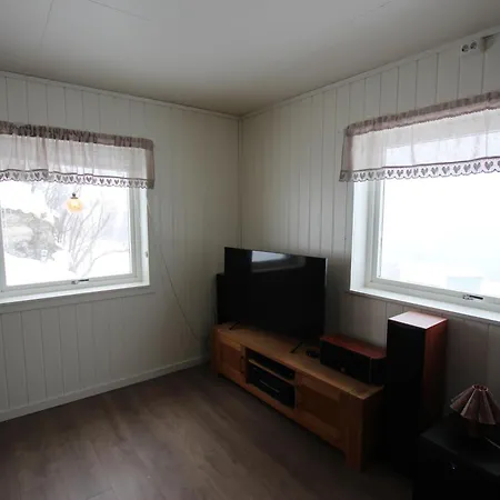 Casa de Férias Lyngen Brygge Aroybukta