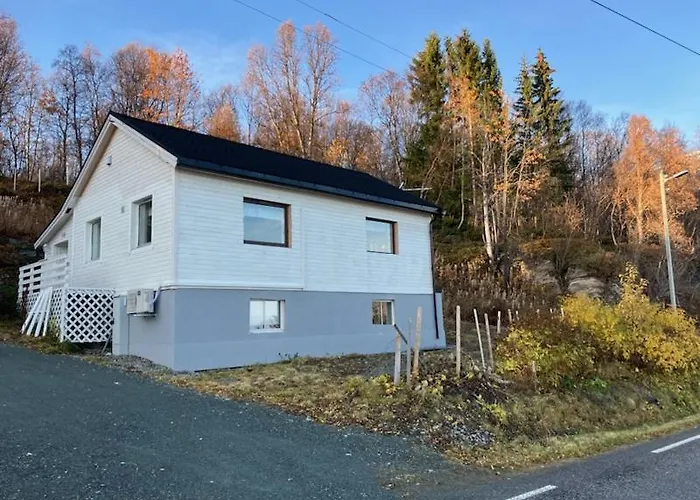 Lyngen Brygge Casa de Férias Aroybukta